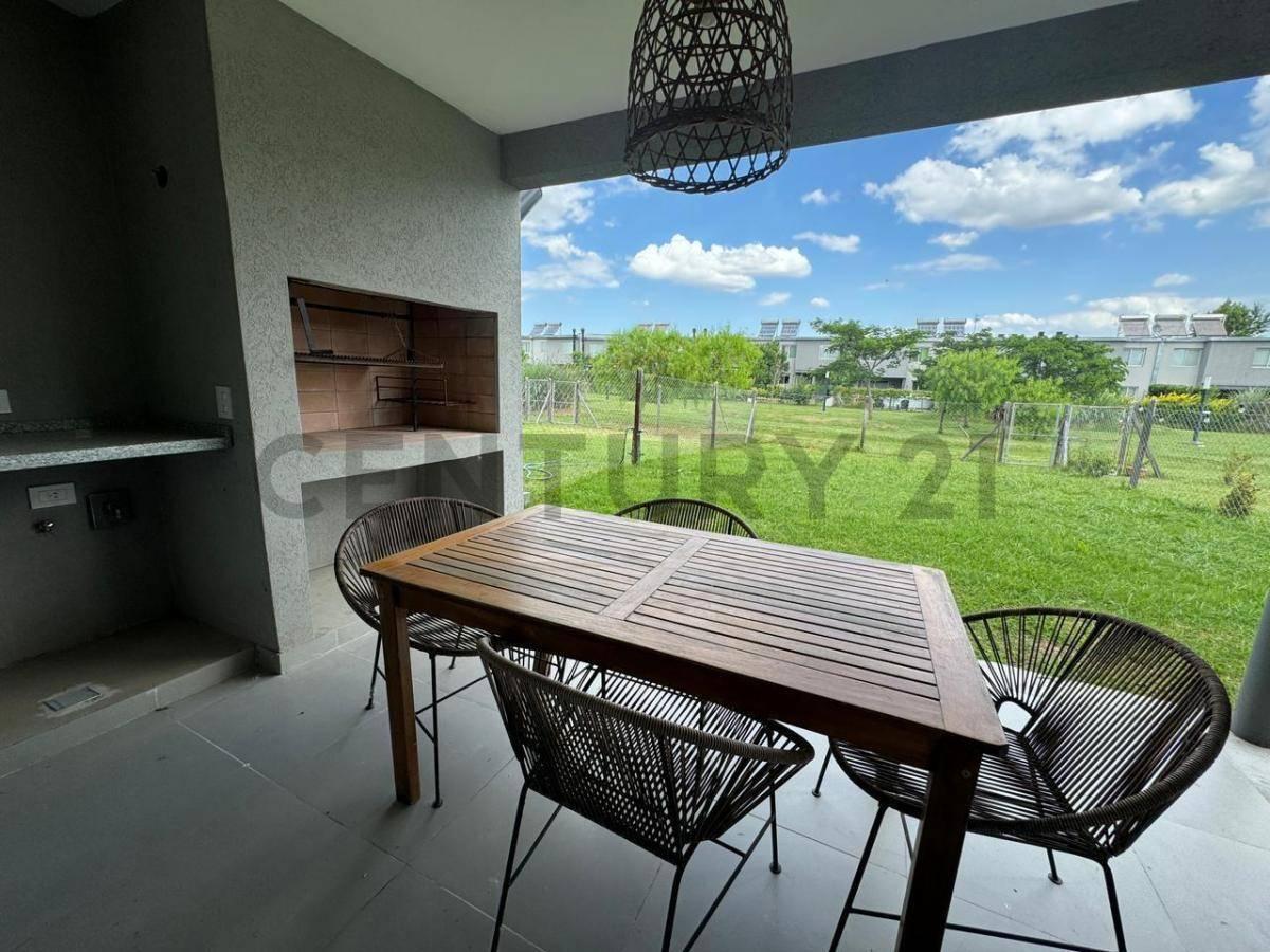 Dúplex 3 dorm con jardín en Garín — foto 1