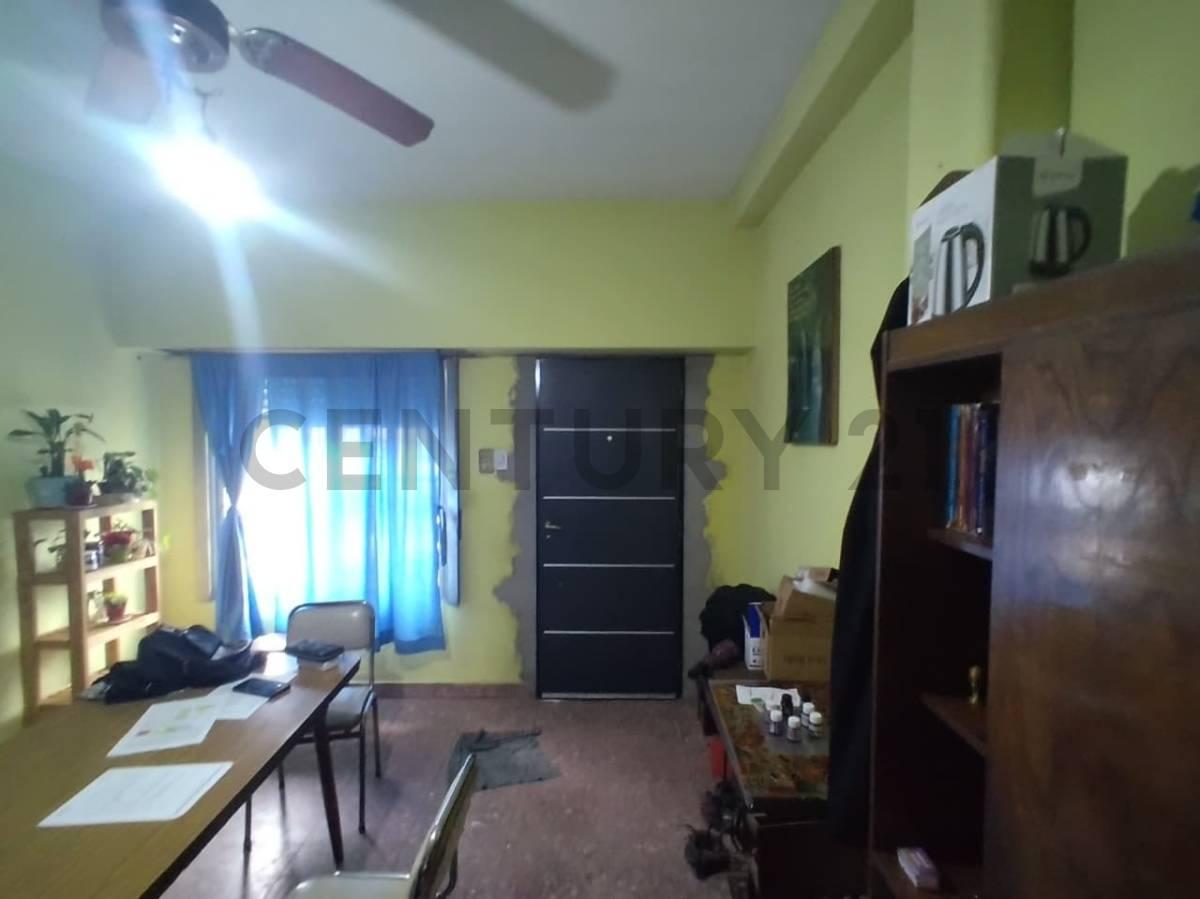¡APTO CRÉDITO! CASA 4 AMBIENTES - 70M² - COCHERA Y PATIO — foto 1