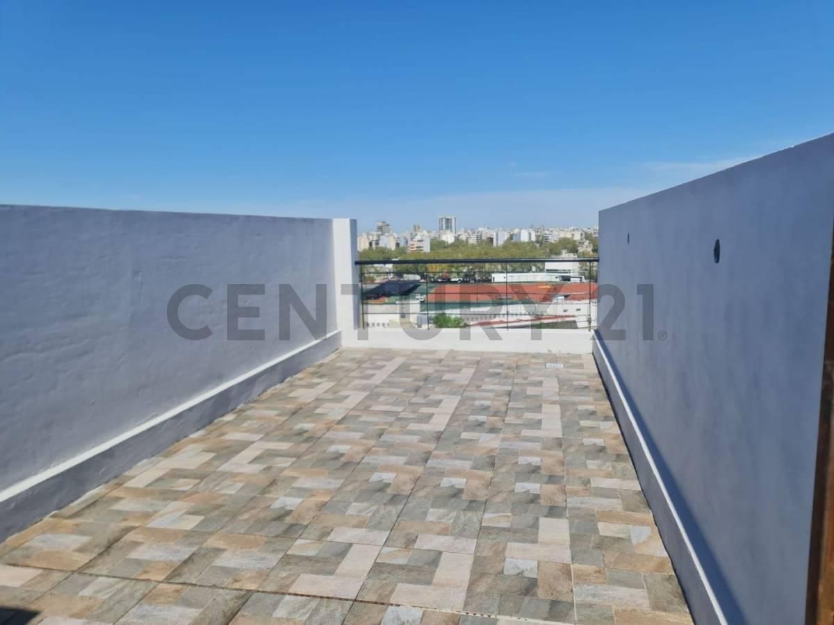 Monoambiente con terraza grande en villa del parque — foto 1