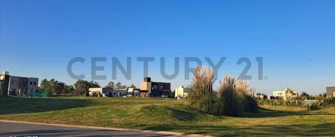 Venta de lote central en el Barrio El Naudir- Aguas Privadas — foto 1