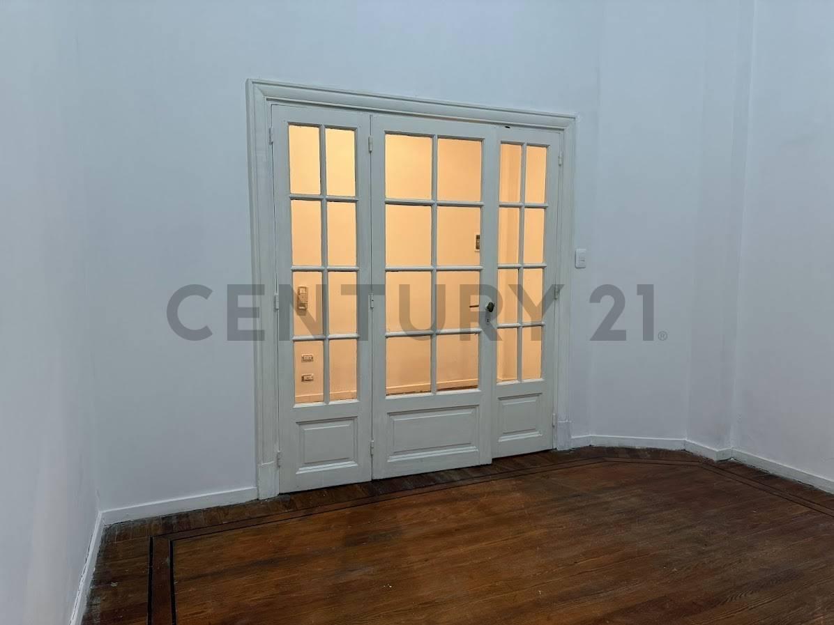 DEPARTAMENTO EN VENTA 2 AMB EN SARMIENTO Y URUGUAY VARIOS DESTINOS — foto 1