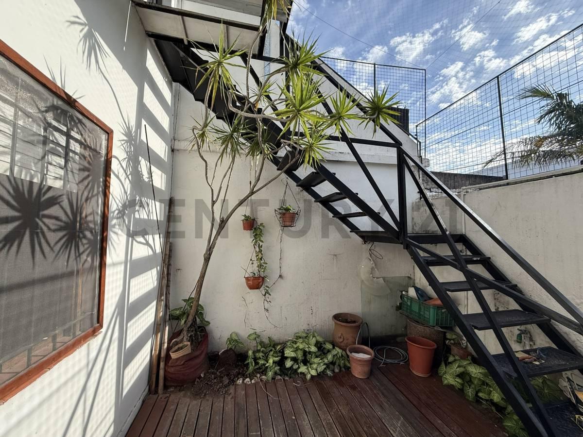 PH 3 AMBIENTES ESQUINA AV LA PLATA SANTOS LUGARES — foto 1