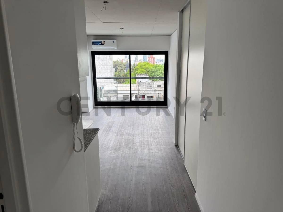 VENTA MONOAMBIENTE MUY LUMINOSO PISO 6 — foto 1