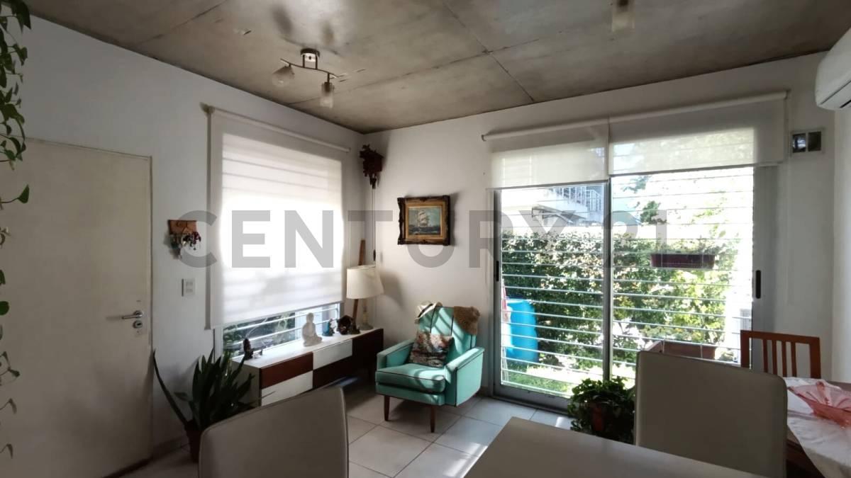PH 2 AMBIENTES JARDIN COCHERA CASTELAR NORTE — foto 1