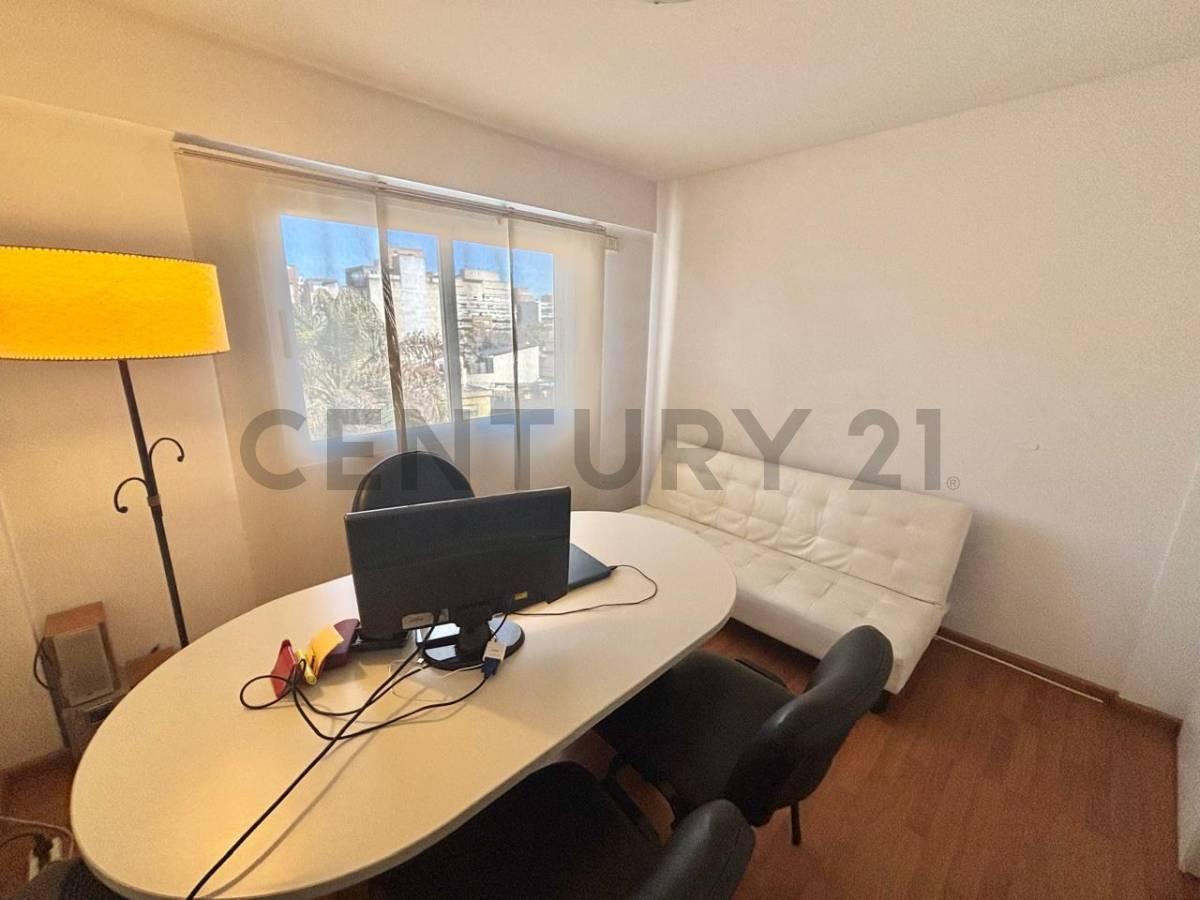 VENTA DEPARTAMENTO DOS AMBIENTES MORON CENTRO CON COCHERA ESCUCHA OFERTAS — foto 1