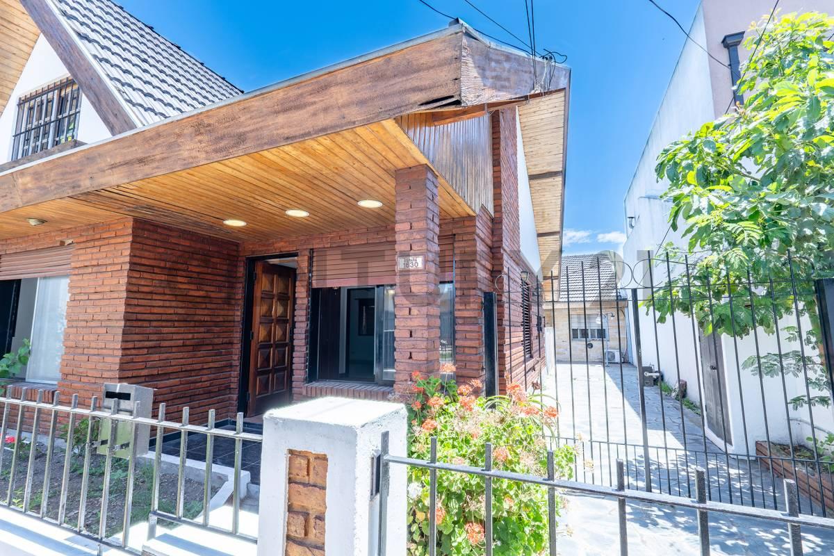 VENTA CASA 4 AMBIENTES CASTELAR NORTE APTO CREDITO — foto 1