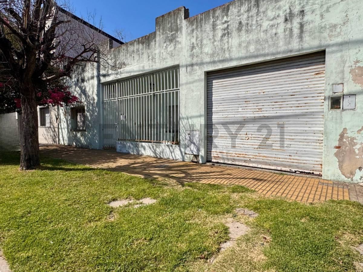 VENTA CASA 3 AMBIENTES CASEROS A RECICLAR COCHERA PATIO — foto 1