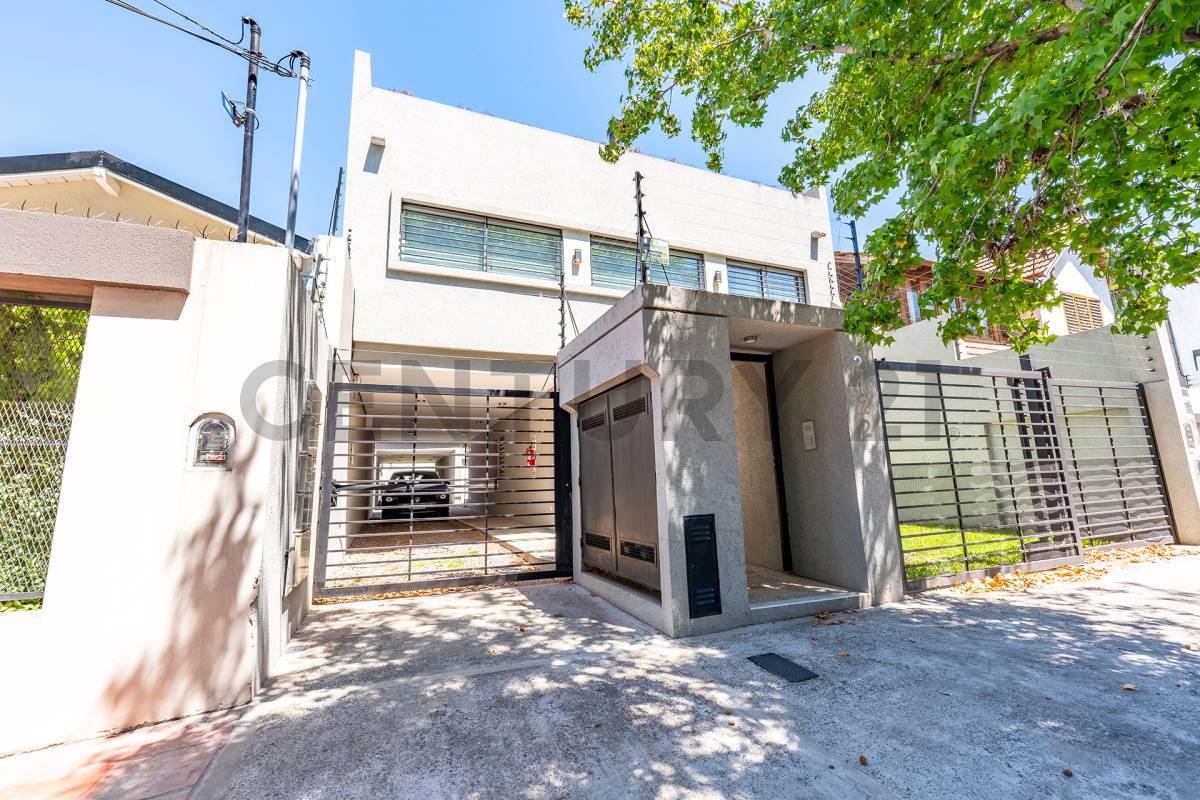 VENTA TRIPLEX CASTELAR A ESTRENAR 4 AMBIENTES — foto 1