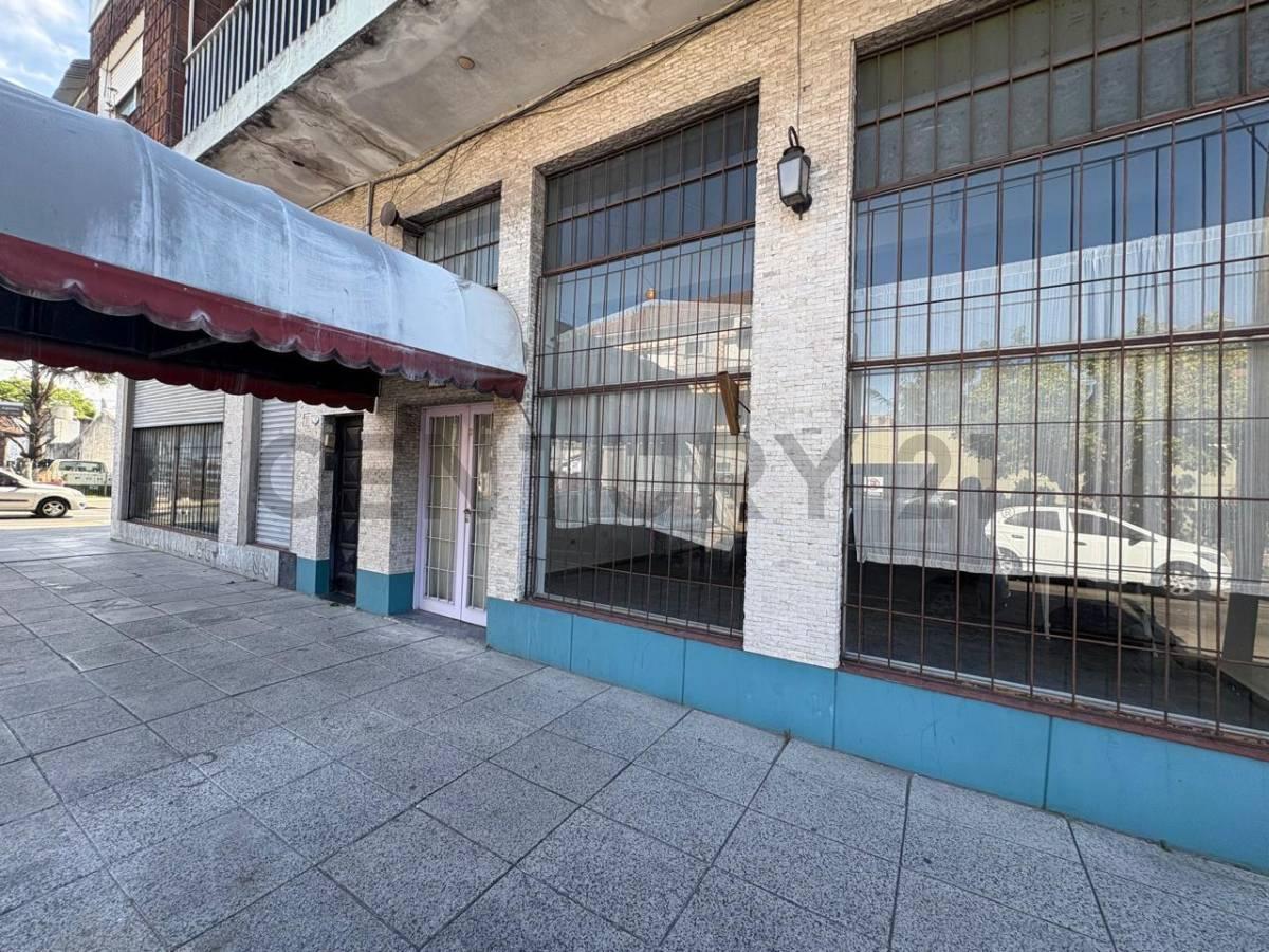 VENTA LOCAL MORON 82,5M2 CON ENTREPISO — foto 1