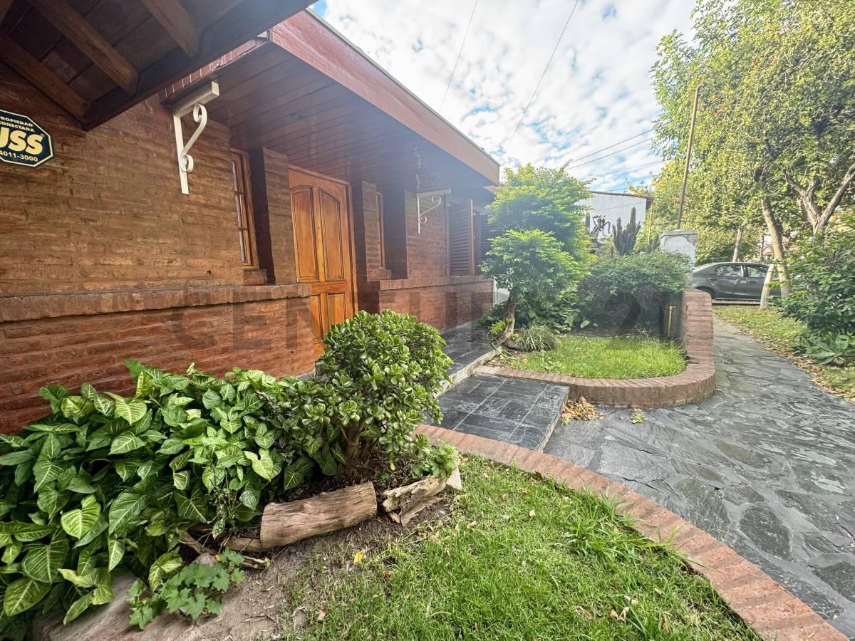 VENTA CASA CIUDAD JARDIN 4 AMBIENTES PARQUE COCHERA — foto 1