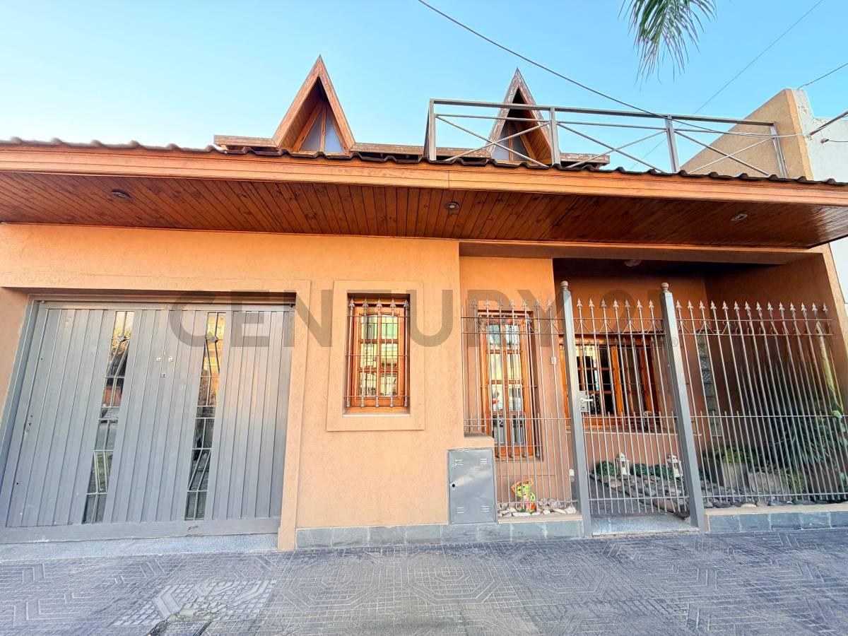 VENTA CASA 4 AMBIENTES LOMAS DEL MIRADOR JARDIN COCHERA — foto 1