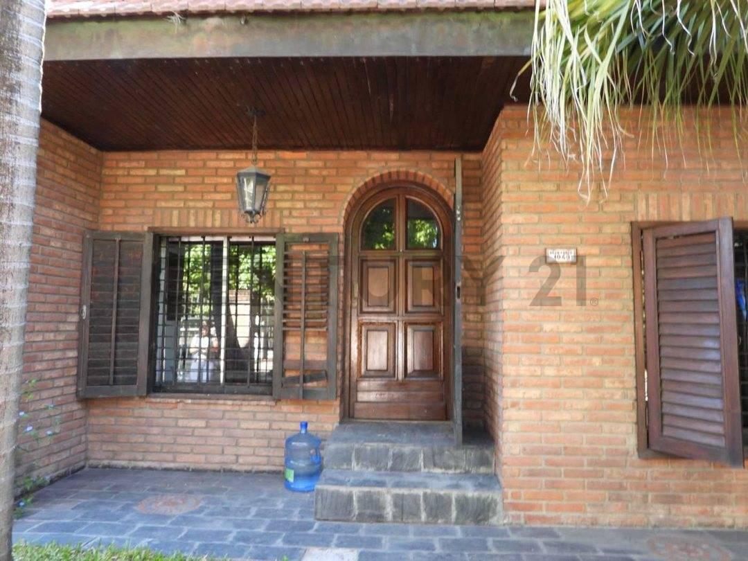 VENTA CASA 5 AMBIENTES CASTELAR NORTE JARDIN PILETA — foto 1