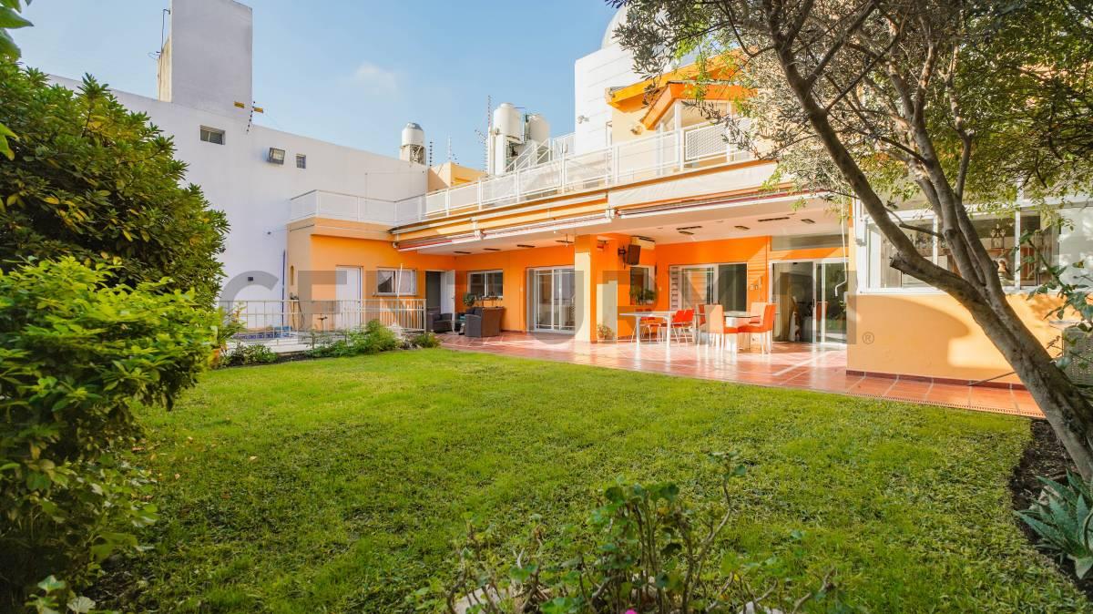 VENTA CASA 6 AMBIENTES CON JARDIN PILETA QUINCHO PLAYROOM Y CHOCHERAS — foto 1