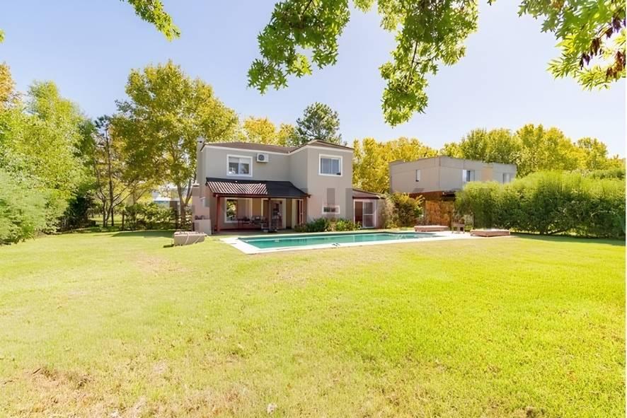 ALQUILER CASA 4 AMB C/ JARDIN, PILETA - AMOBLADA — foto 1