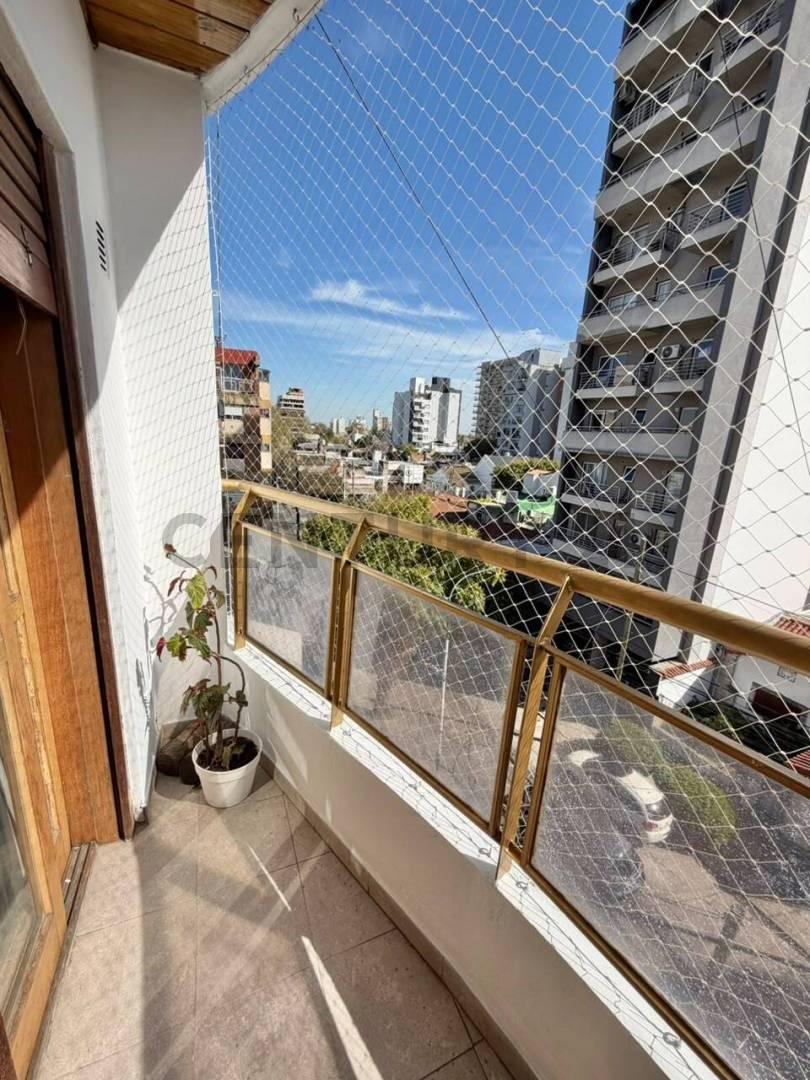 DEPTO 3 AMB. CON DOBLE BALCÓN AL FRENTE – CASEROS — foto 1