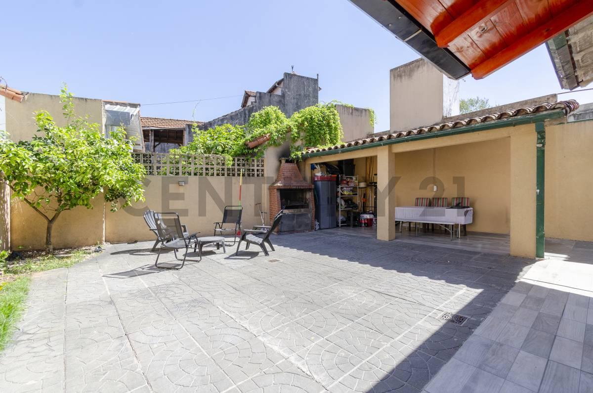 Venta casa 3 ambientes con fondo y cochera - Villa Ballester — foto 1