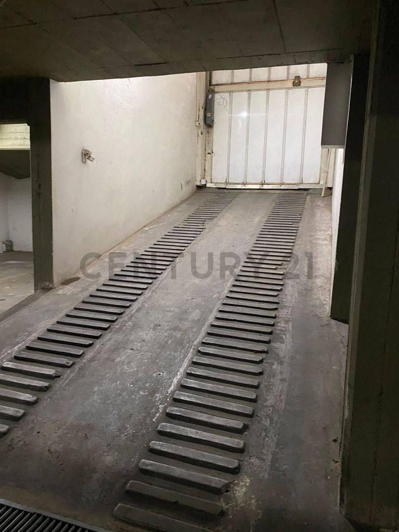 Cochera en venta — foto 1