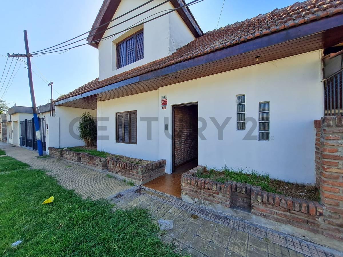 Casa de 3 dormitorios y cochera en venta, La Plata. — foto 1