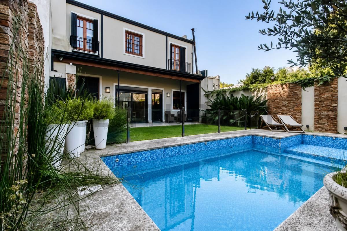 Casa en venta de 3 dormitorios con cochera y pileta en La Plata — foto 1