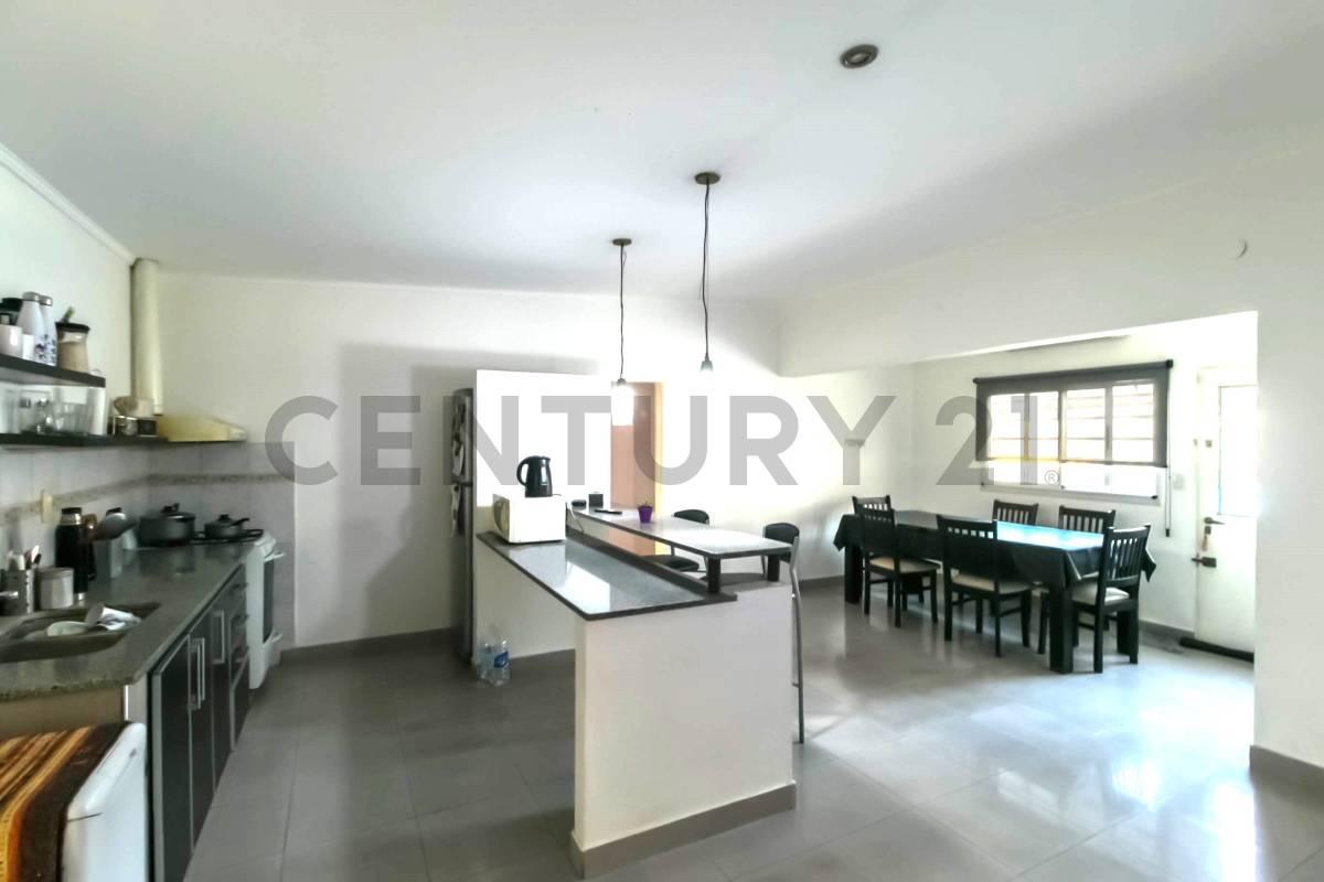 Venta de casa en 3 dormitorios en La Plata — foto 1