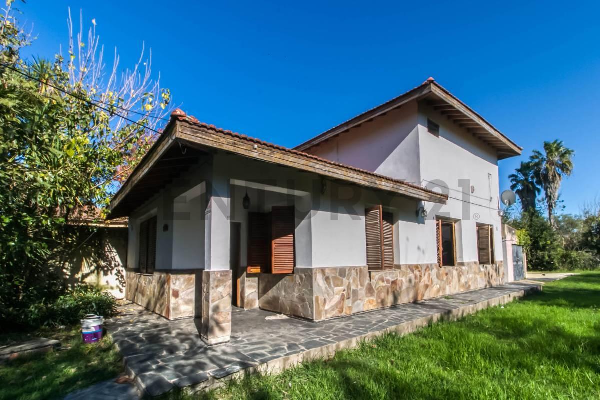 Casa en venta 3 dormitorios con pileta en City Bell 459 e/ 21c y 21d — foto 1