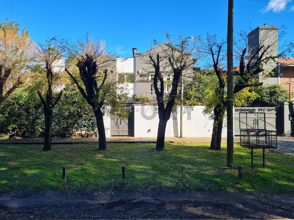 Imperdible Propiedad en Gonnet. Confort, Calidad y Ubicación Privilegiada. — foto 1