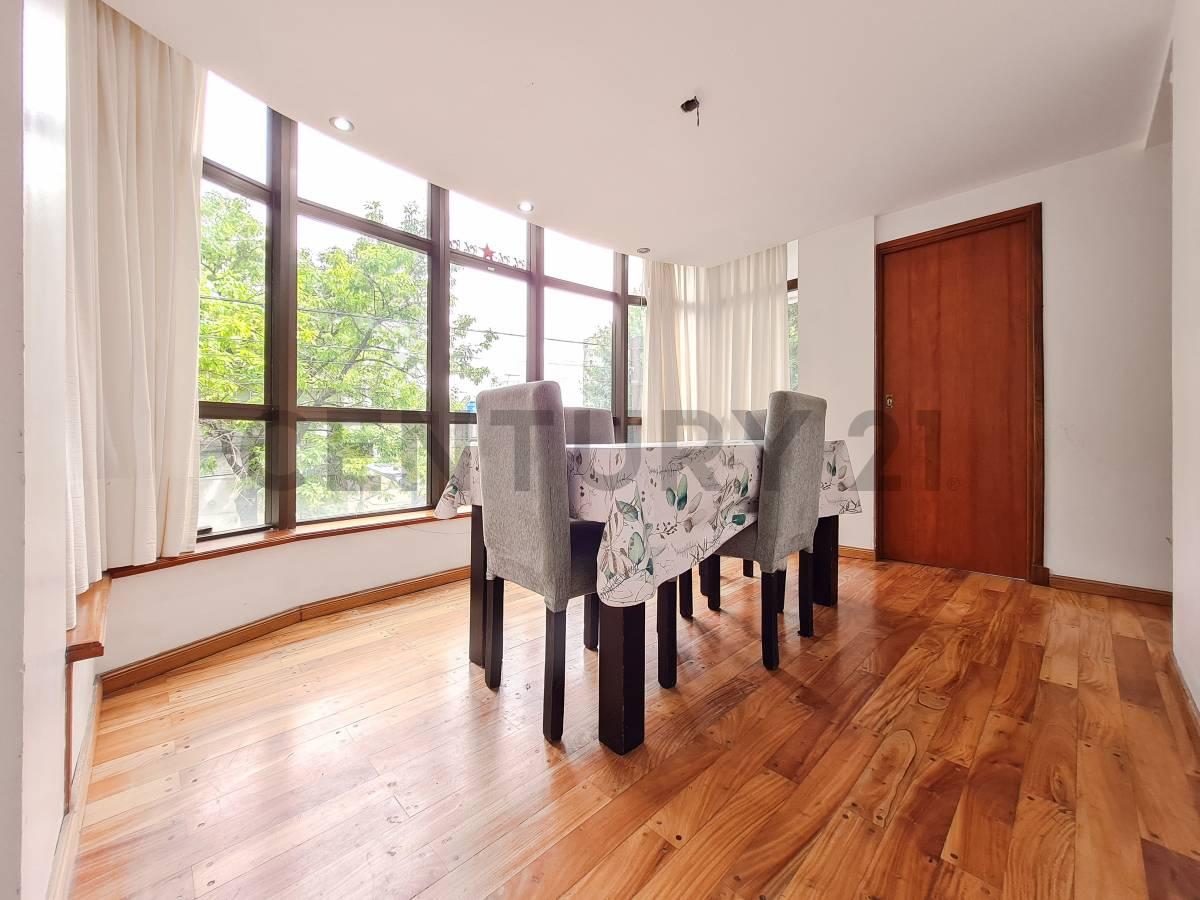 PISO EN VENTA DE 3 DORMITORIOS CON COCHERA — foto 1