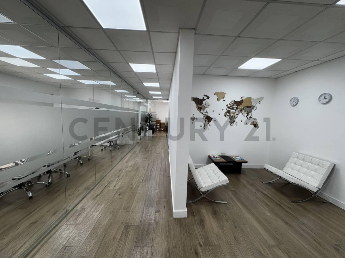 Galpón con oficinas y locales en venta en La Plata — foto 1