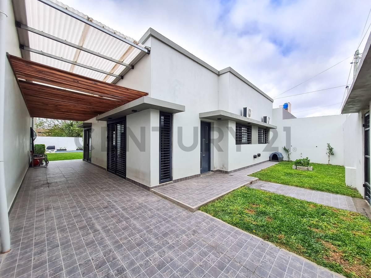 CASA EN VENTA con 3 dormitorios + estudio en 49 e/ 173 y 174, Olmos — foto 1