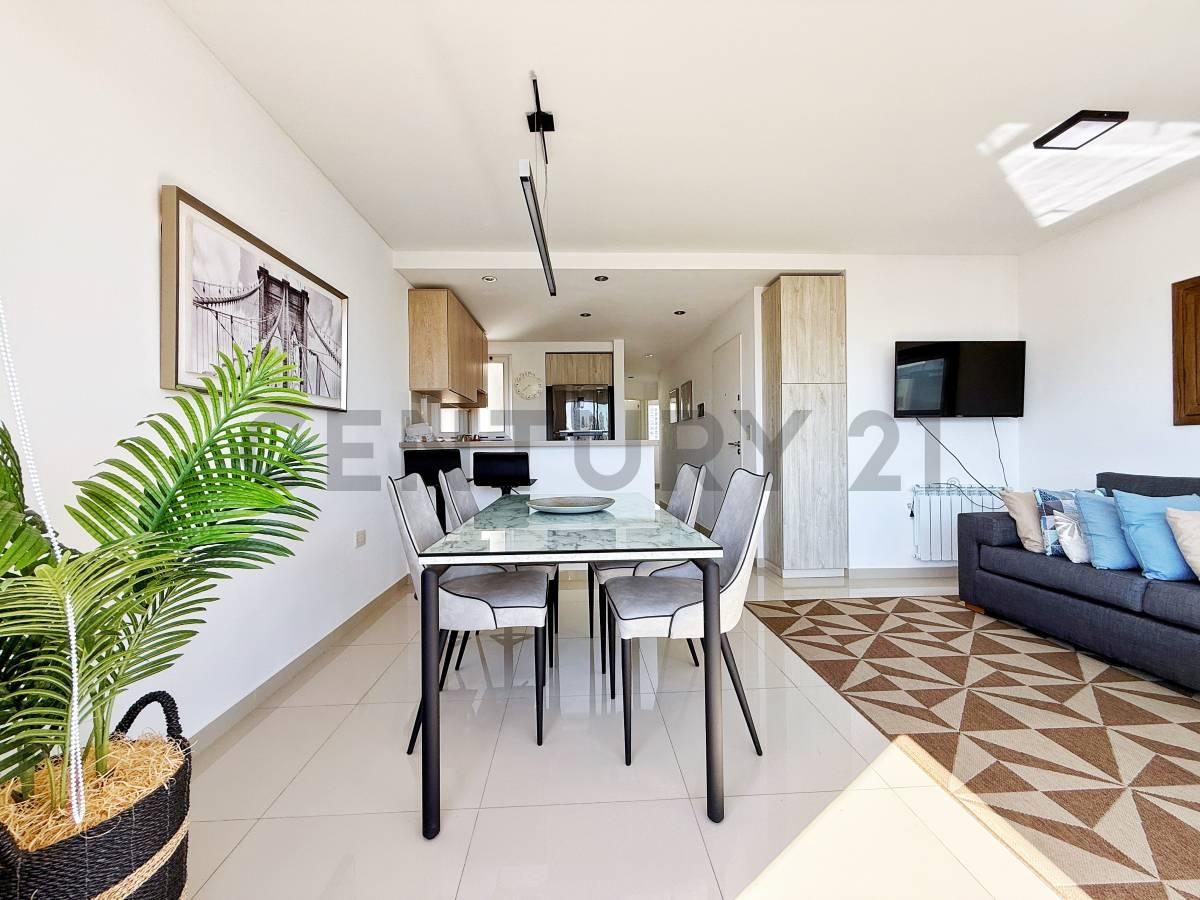Departamento de 2 dormitorios y cochera en venta en La Plata — foto 1