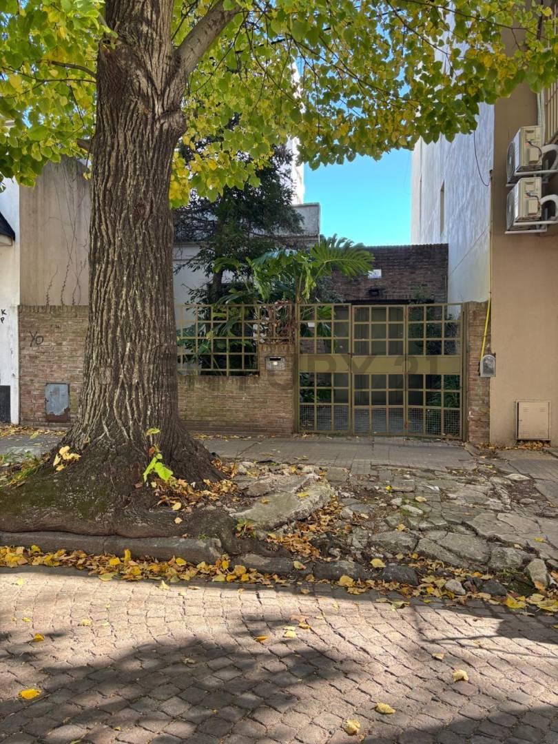 Oportunidad para Desarrollo | Lote con Casa a Demoler o Reciclar — foto 1