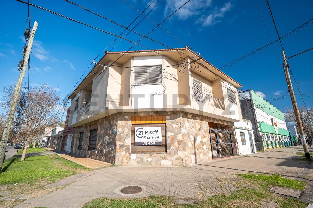 VENTA EN BLOQUE DE PH DE 2 DORMITORIOS MAS DEPARTAMENTO EN LA PLATA — foto 1