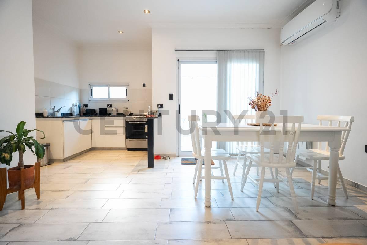 PH DE DOS DORMITORIOS CON PATIO EN VENTA EN LA PLATA — foto 1