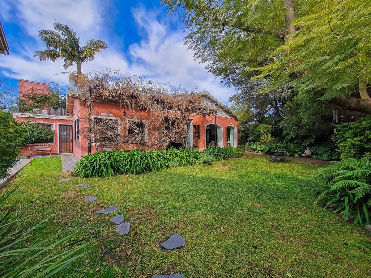 VENTA DE CASA DE ESTILO CLÁSICO, IMPECABLE EN CITY BELL. — foto 1