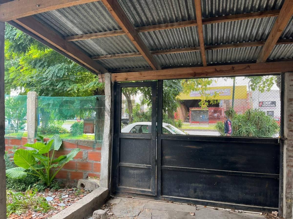 CASA A LA VENTA A RECICLAR O MODERNIZAR DE 2 DORMITORIOS VILLA ELVIRA — foto 1
