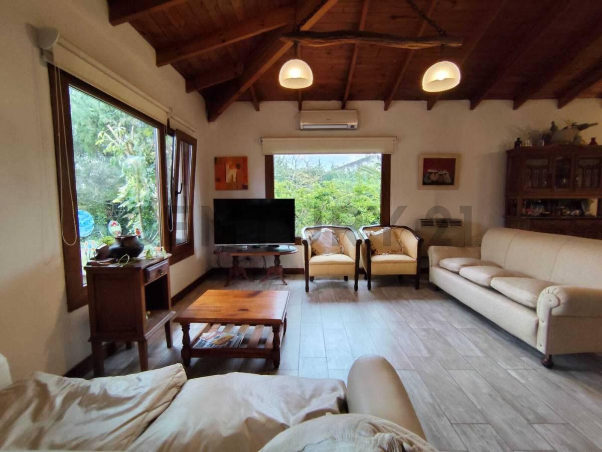 Venta de casa 3 dormitorios con quincho y pileta — foto 1