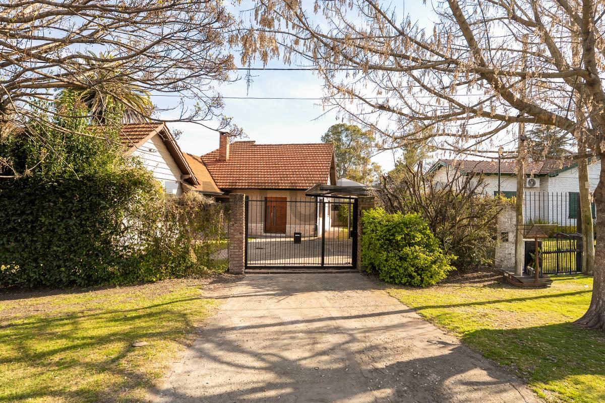 CASA EN VENTA EN VILLA ELISA| 3 dormitorios | Excelente ubicación sobre Camino Centenario — foto 1
