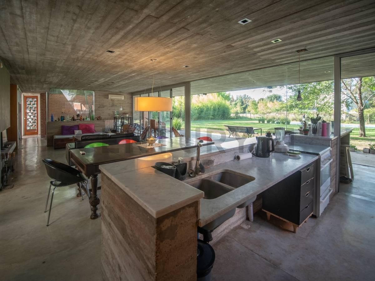 Casa en venta en La Plata el Barrio El Rodeo — foto 1