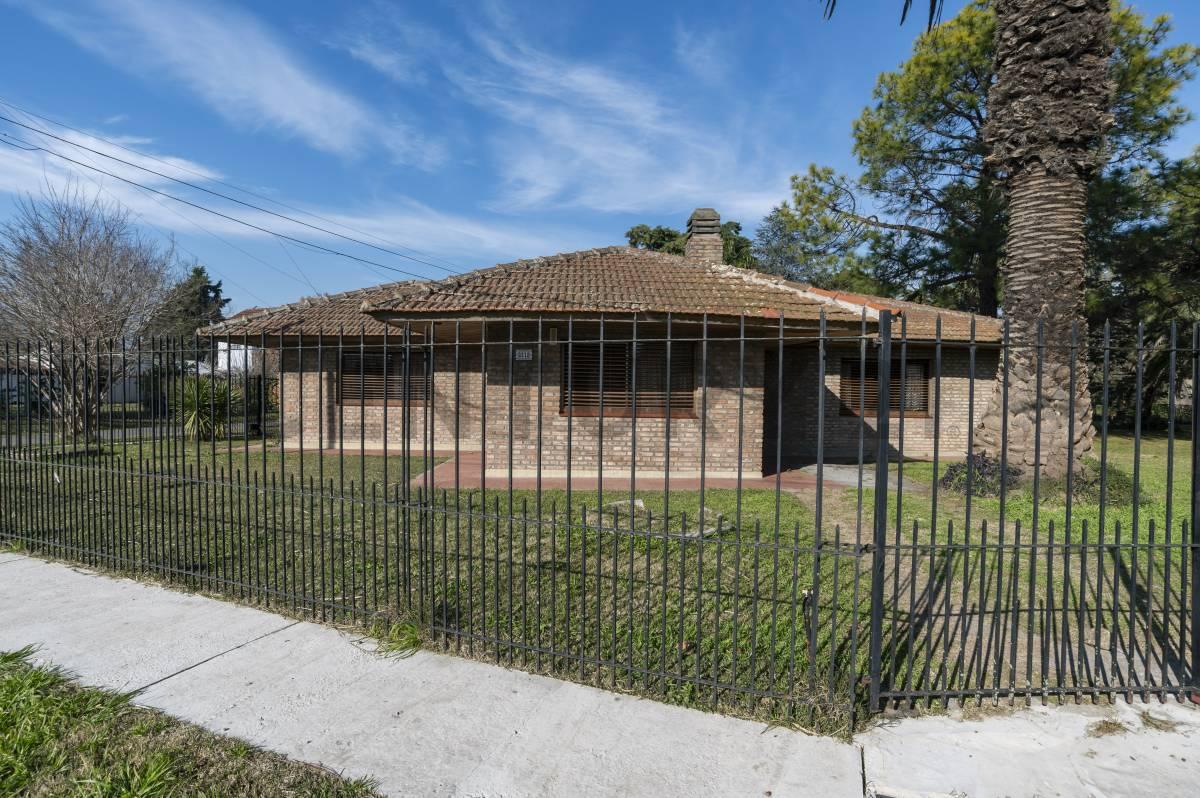 Casa en venta en VILLA ELISA de 3 dormitorios. parque y pileta — foto 1