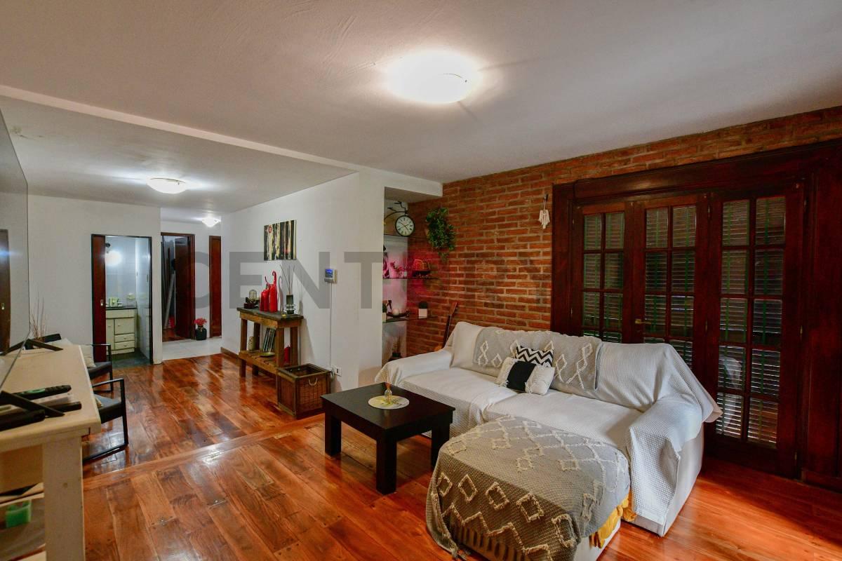 Casa en venta en La Plata con tres dormitorios — foto 1