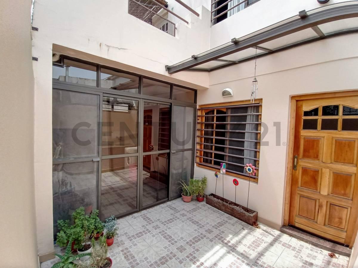 CASA EN VENTA EN LA PLATA BLOQUE DE 5 AMBIENTES — foto 1