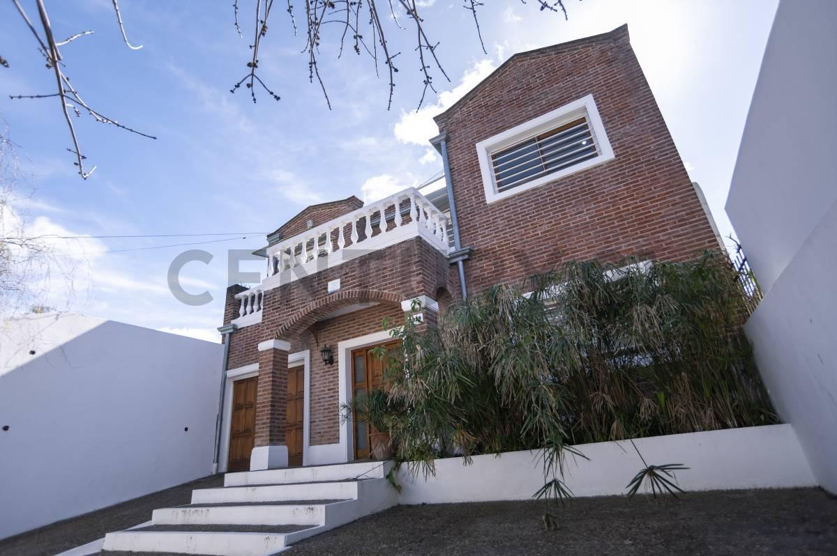 Casa en venta en Gonnet 5 habitaciones y piscina — foto 1