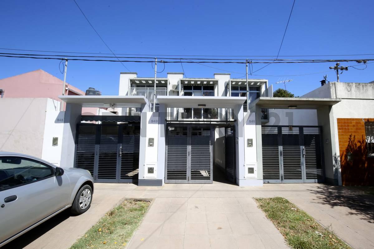 Casa en venta en La Plata tipo Duplex APTO BANCO — foto 1