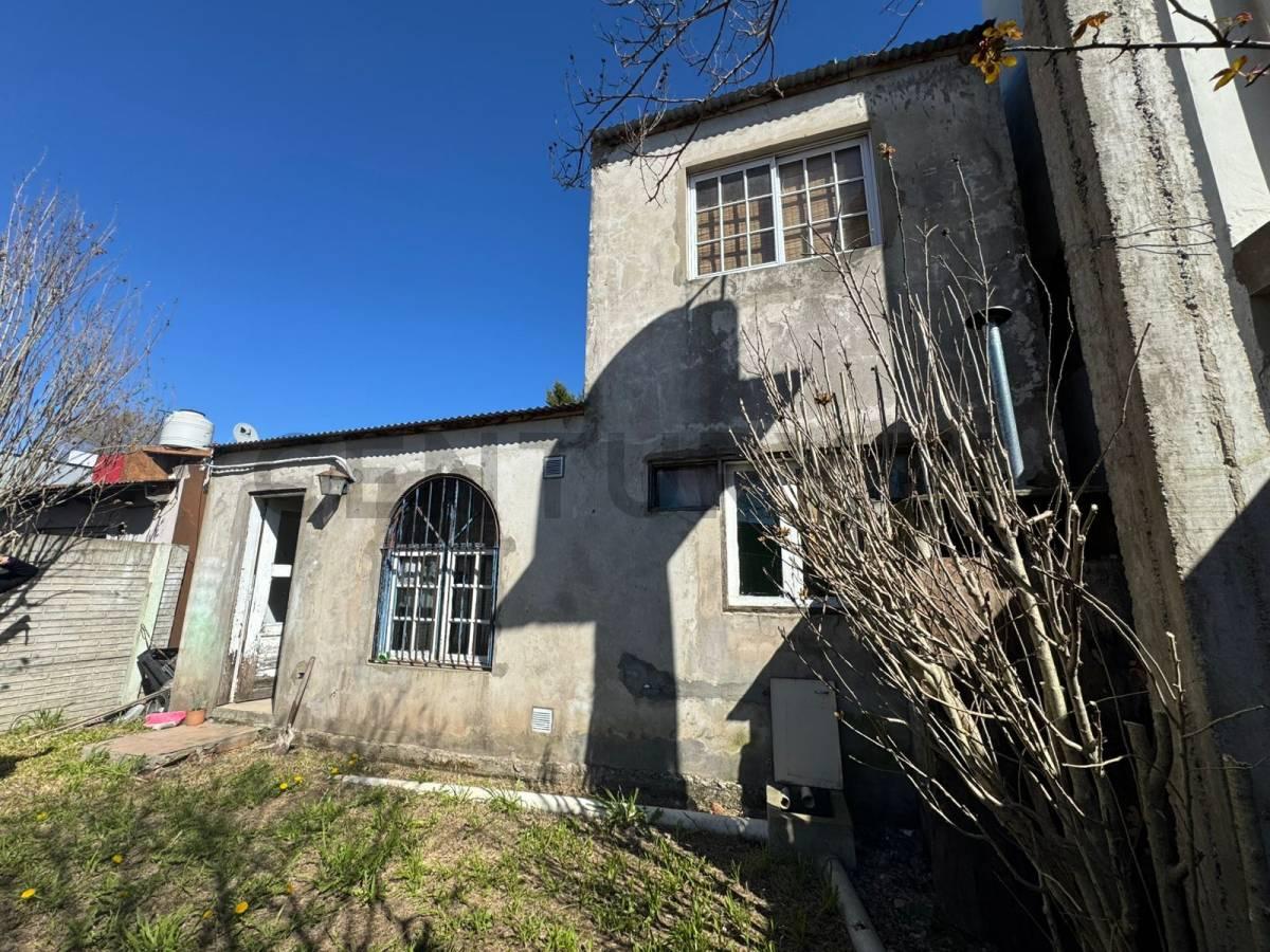 CASA EN VENTA EN LA PLATA CON 2 DORMITORIOS — foto 1