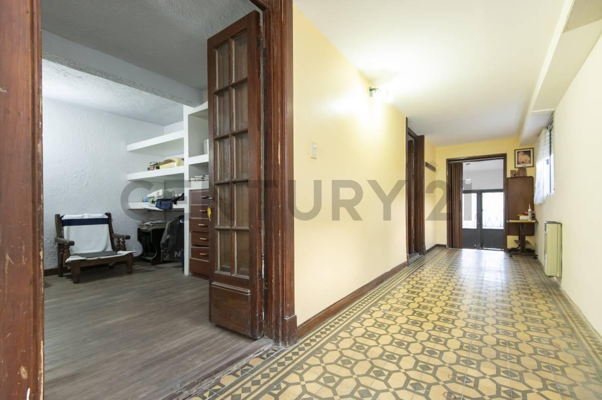 Casa en venta en La Plata tipo PH con patio — foto 1