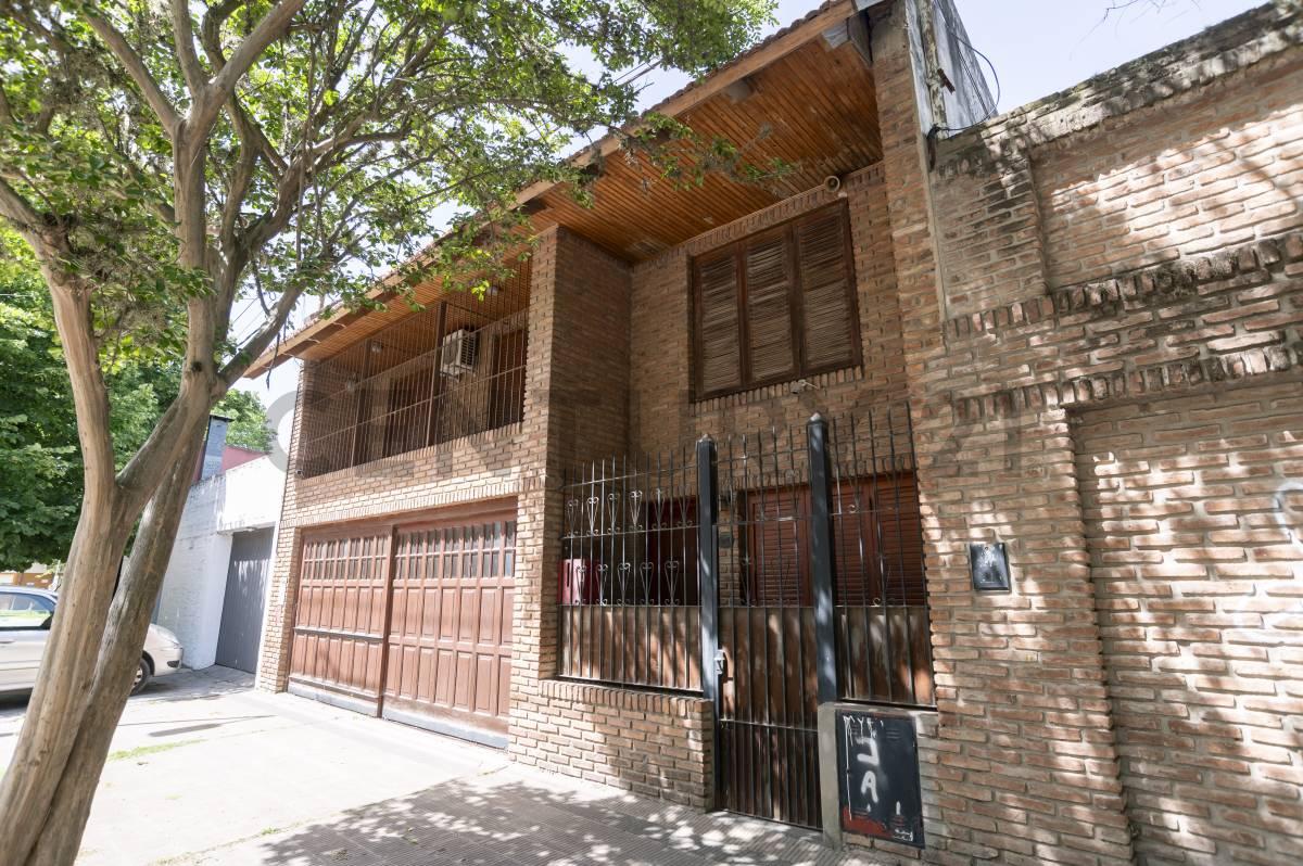 CASA EN VENTA EN TOLOSA (IDEAL DESAROLLO O APTO PROFESIONAL) — foto 1