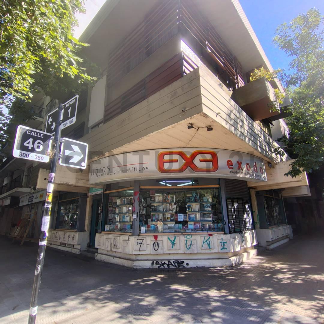 1 Y 46 - VENTA DE LOCAL EN IMPORTANTE ESQUINA! — foto 1