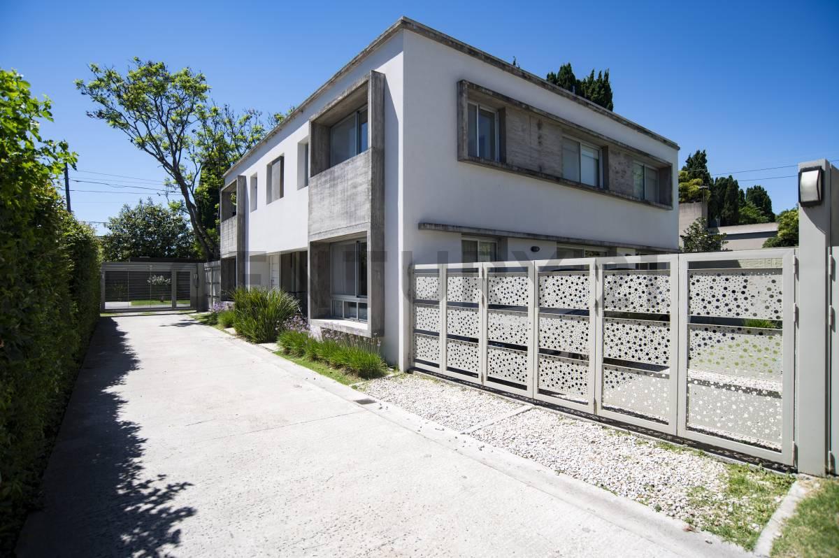 Casa en venta en Gonnet en complejo cerrado de dos dormitorios — foto 1
