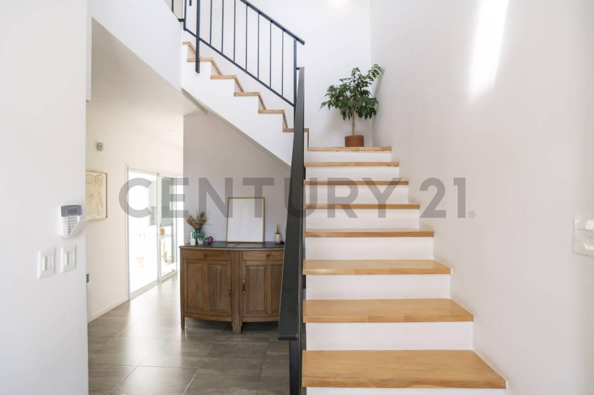 CASA EN VENTA EN CITY BELL DE 4 DORMITORIOS — foto 1