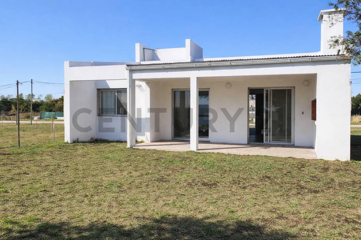 630 y 135 | Casa a estrenar sobre amplio lote – Barrio Aires de Arana — foto 1